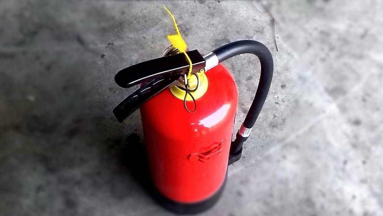 Сотрудники Росгвардии пришли на помощь водителю загоревшегося автомобиля в Кузбассе