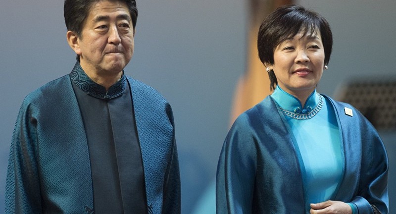 Япония: Синзо Абэ Макрон, Путина, Трамп, жена президента, первая леди