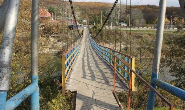 Висячий мост через Псекупс фото