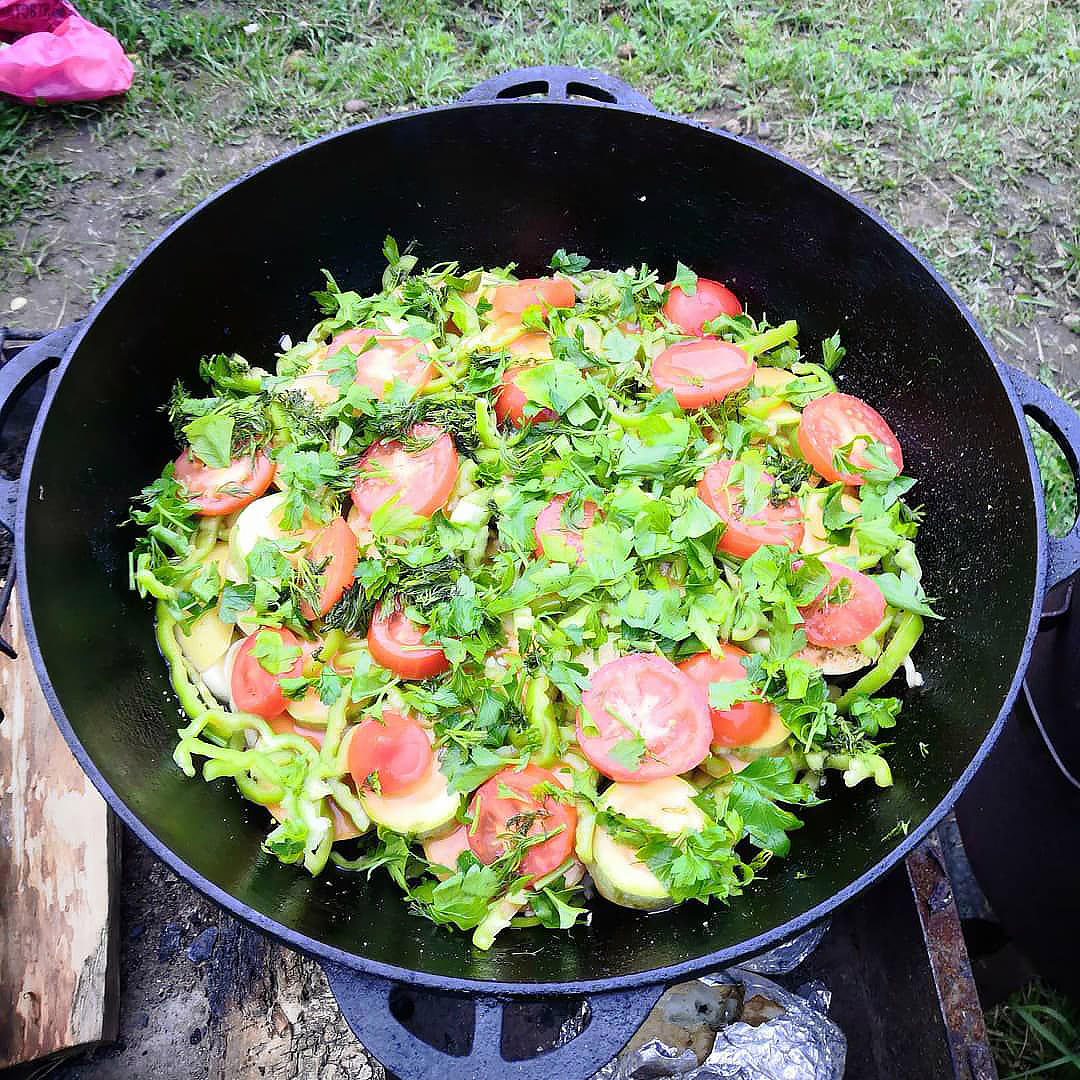 Казаны вкусно. Самые вкусные блюда в казане. Вкуснейшее блюдо в казане. Овощное рагу в казане. Блюда на казане постные.