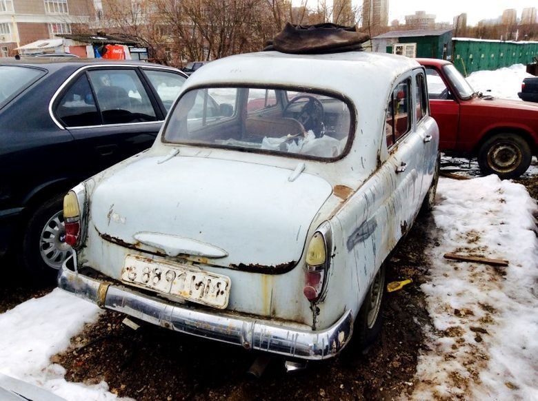 Автомобили, которые нашли во время сноса московских гаражей 