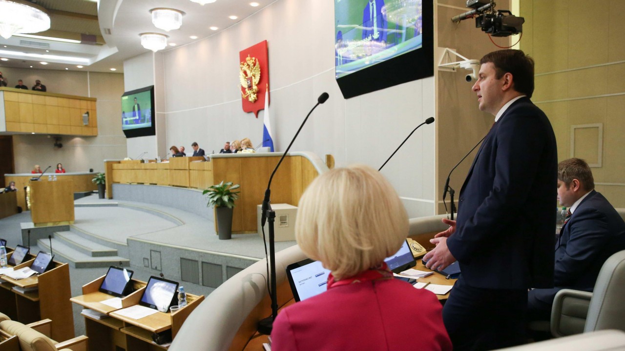 В Госдуме устроили публичную порку министру: Не справляется с задачами Путина