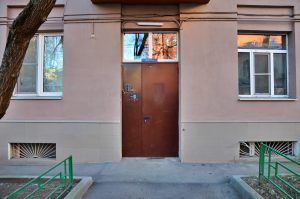 Подъезд отремонтировали в одном из домов района. Фото: Анна Быкова