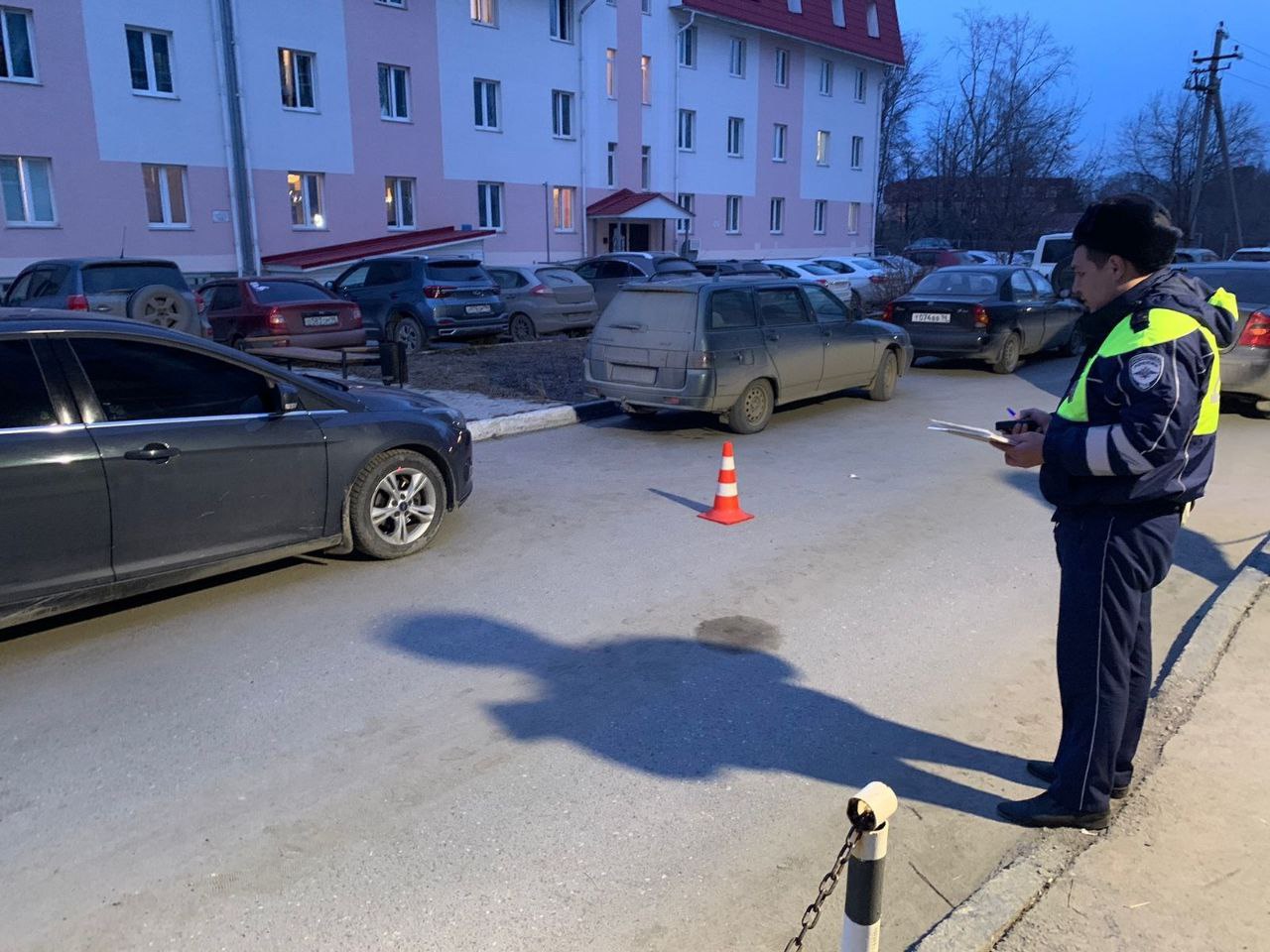 В Берёзовском под машину попал 7-летний мальчик