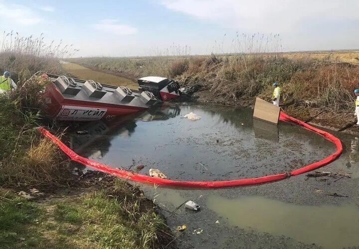 Стала известна причина смерти водителя бензовоза, который перевернулся в канал перед Краснодаром