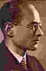 Почему секретарь Сталина бежал за границу?