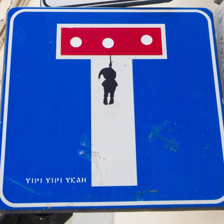 Необычный подход властей Флоренции к дорожным знакам Необычный подход властей Флоренции к дорожным знакам