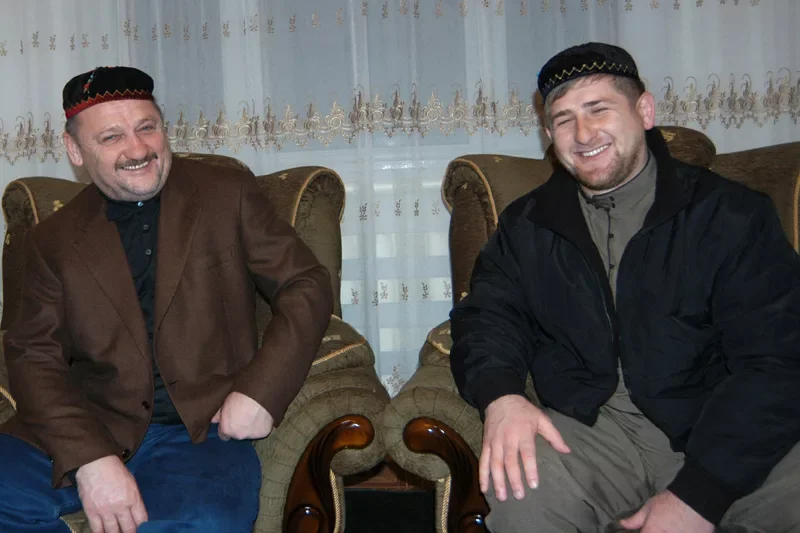 Во время первой чеченской войны муфтий Чечни Ахмат-хаджи Кадыров находился в стане ярых противников российской власти. И даже якобы объявлял России джихад.-8