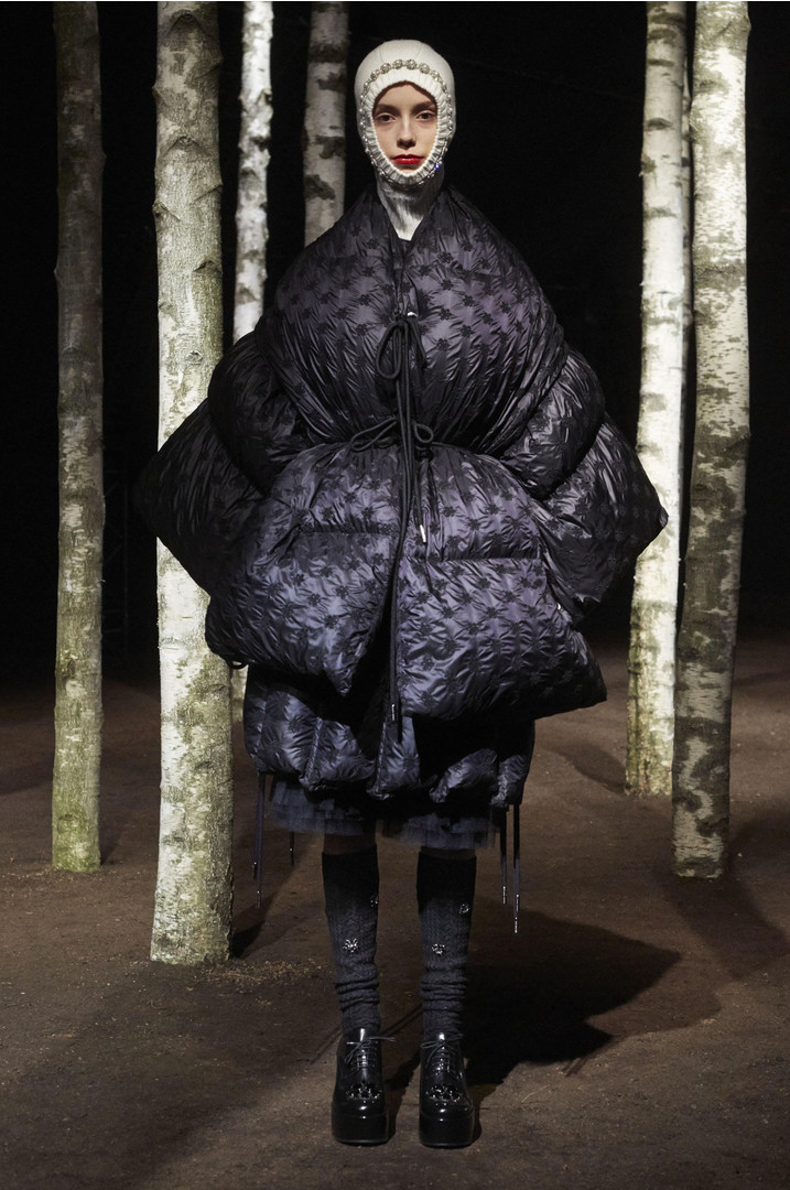 Ноу-хау в мире моды: платья из пуховиков Ноу-хау в мире моды: платья из пуховиков дизайнеры,мода,мода и красота,модные тенденции