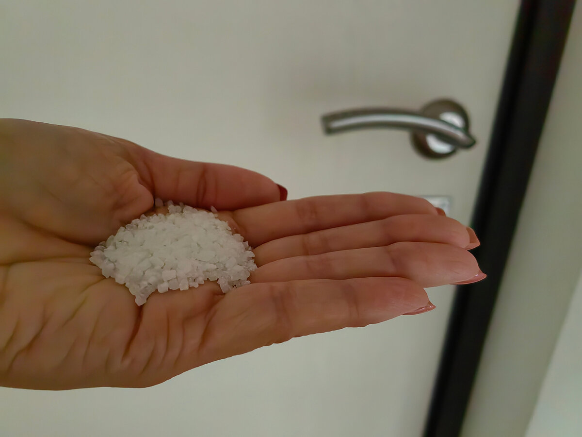 Зачем ставить соль в изголовье кровати