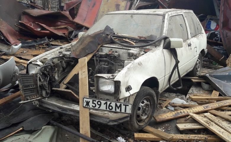 Автомобили, которые нашли во время сноса московских гаражей Автомобили, которые нашли во время сноса московских гаражей
