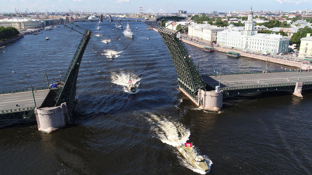 Корабль под мостом