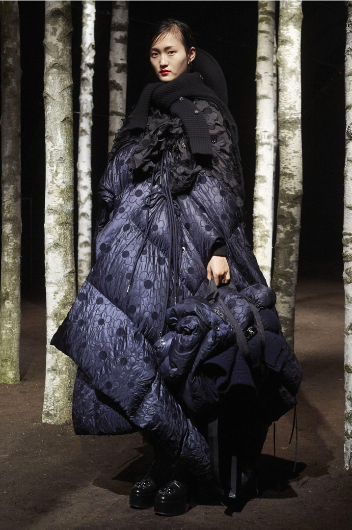 Ноу-хау в мире моды: платья из пуховиков Ноу-хау в мире моды: платья из пуховиков дизайнеры,мода,мода и красота,модные тенденции