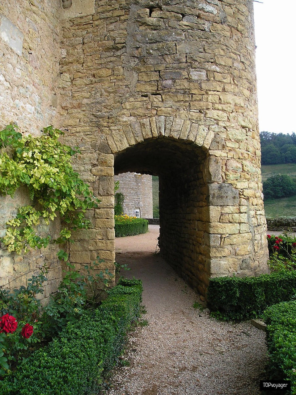 Замок Берзе-ле-Шатель: средневековая крепость герцогов Бургундии авиатур