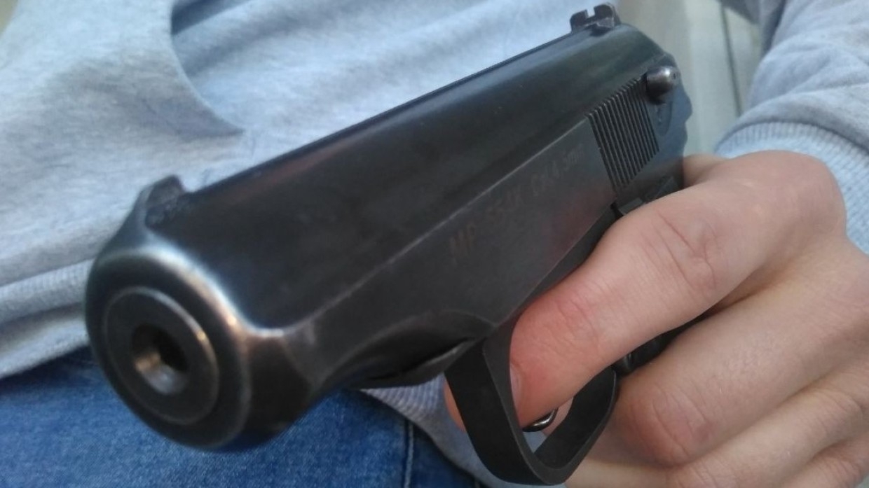 Рецидивист обстрелял тракториста после драки в Петербурге