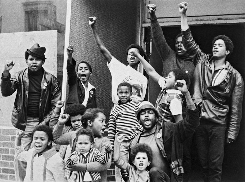 Реальная история «Черных пантер»: революция из гетто «Черных, Ньютон, пантер», партии, однако, чернокожих, людей, когда, только, черных, которые, стали, организации, оружие, «Черные, полицейские, время, всегда, итоге, стало