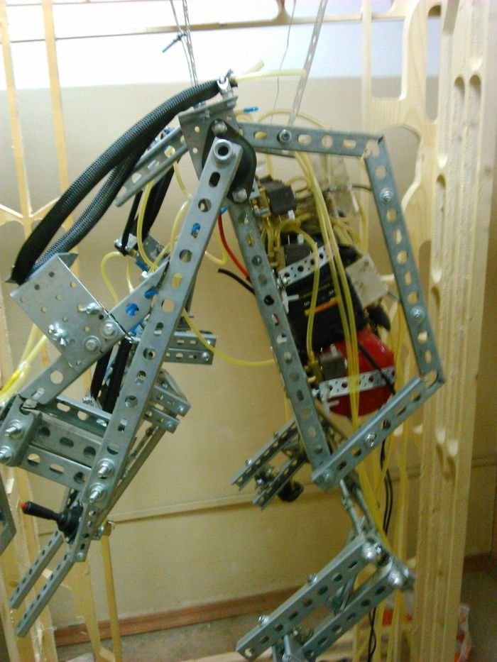 Крутая самоделка - силовой экзоскелет своими руками изобретения,производство,самоделки,своими руками,сделай сам