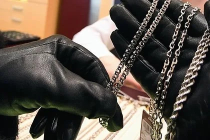 Драгоценный металл подорожал до 14-летнего максимума