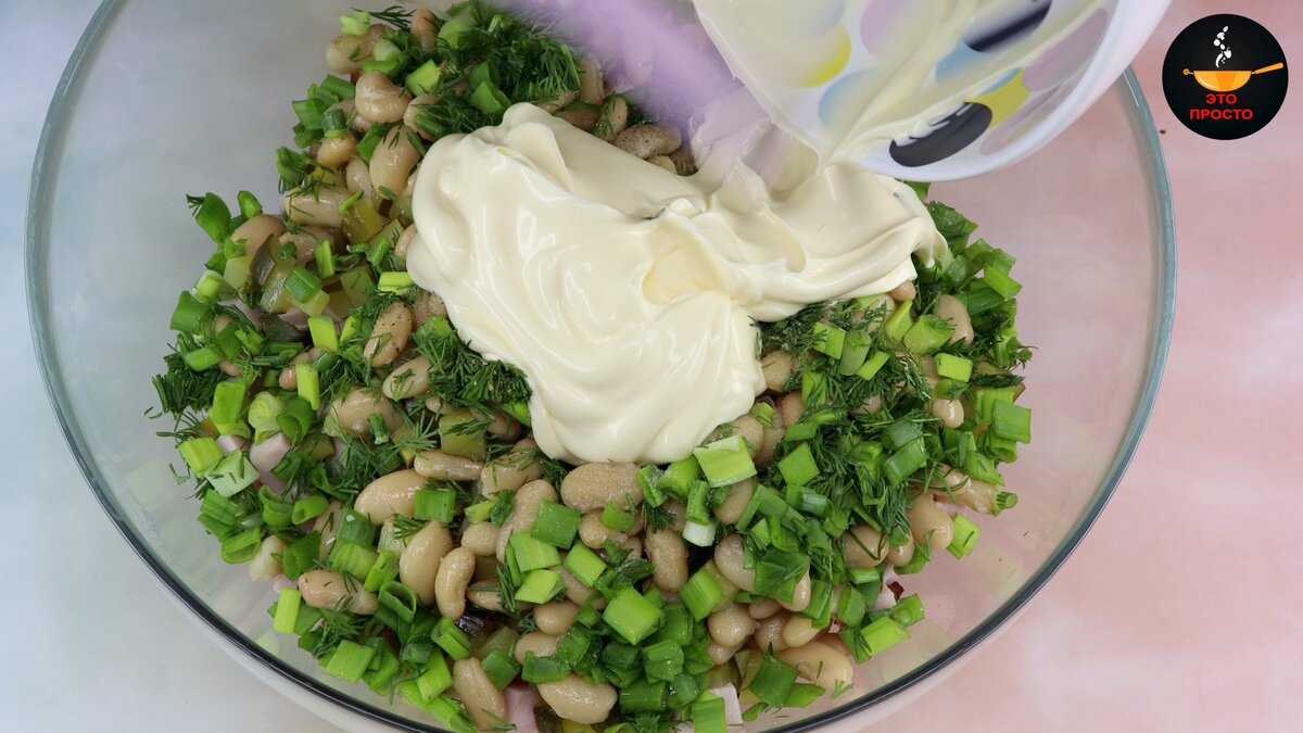 Салат с фасолью чтобы, добавляем, гренки, получается, зелень, сторон, хлеба, чесночные, нарезаем, берите, можно, солёные, укроп, свежий, хрустящими, нарезанную, салатеГренки, остыли, миску, большую