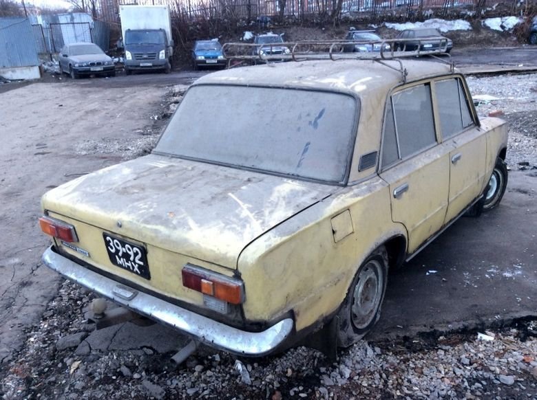 Автомобили, которые нашли во время сноса московских гаражей 