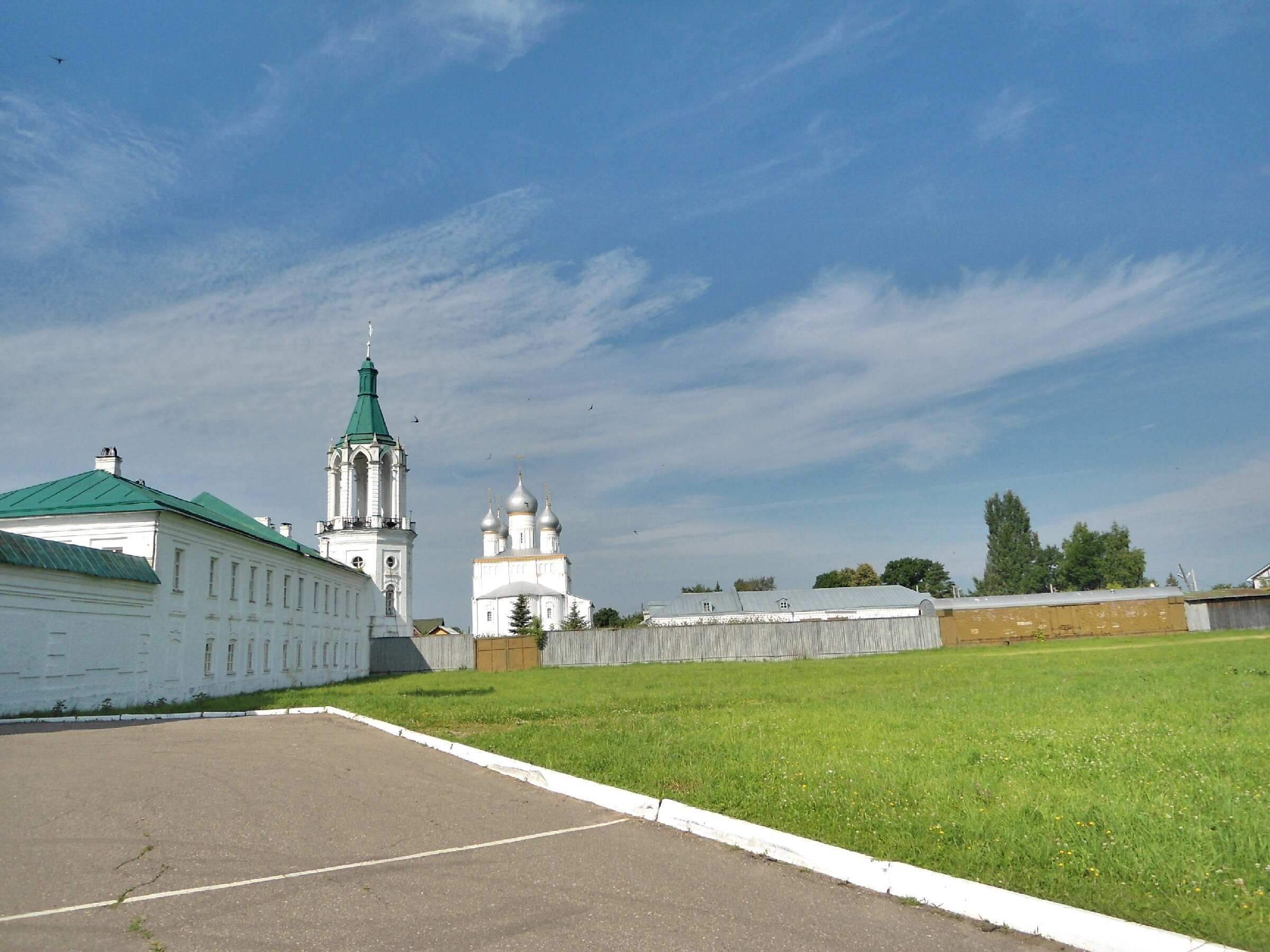 Дня ростов великий. Спасо-Орловский мужской монастырь Орлов. Спасо Яковлевский монастырь Поленов. Спасо ярославскийдимитриевый. Ростов Великий мужской храм.