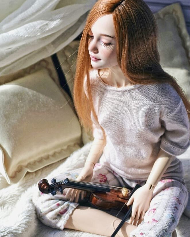  Наталья Лосева, мастерица из Новосибирска,  создает невероятно красивых реалистичных шарнирных  кукол.  Куколки небольшие, всего 36 см, очень изящные и нежные, с разным характером и настроением.-6-2