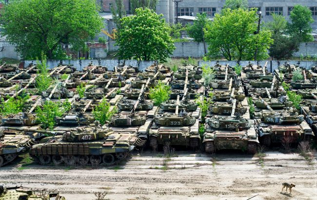 Потрясающие фотографии заброшенного бронетанкового завода в Харькове