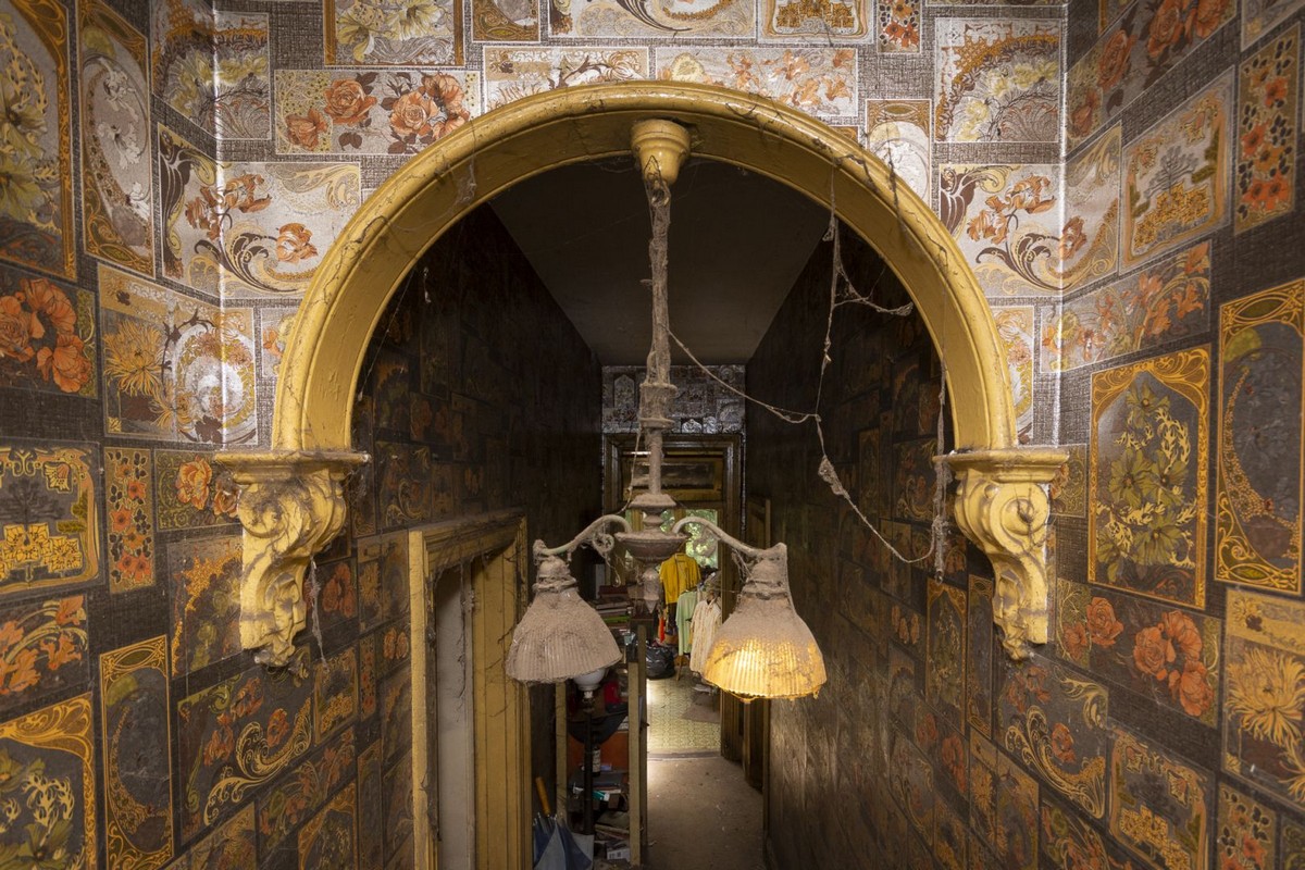 Прогулка по «дому-призраку», который стоит  млн 