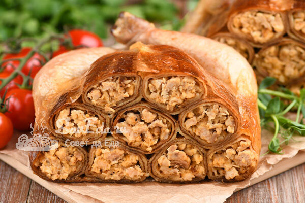 Это не только вкусное, но и невероятно красивое блюдо. Фаршированная курица блинчиками стала в моей семье традиционным блюдом на масленицу.-12