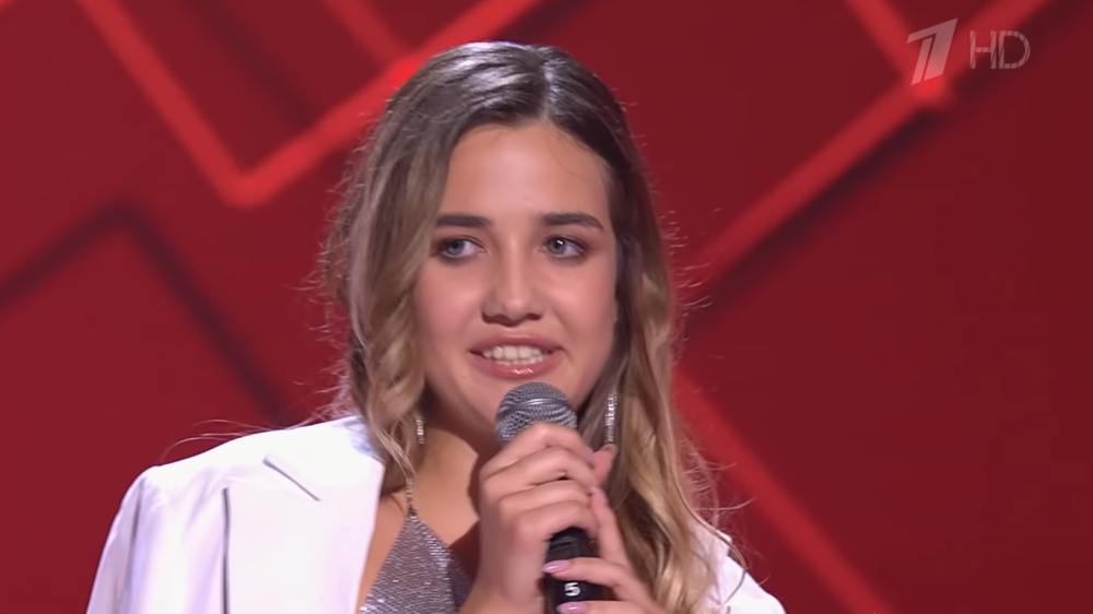 19-летняя певица из Новосибирска прошла слепые прослушивания в шоу «Голос»