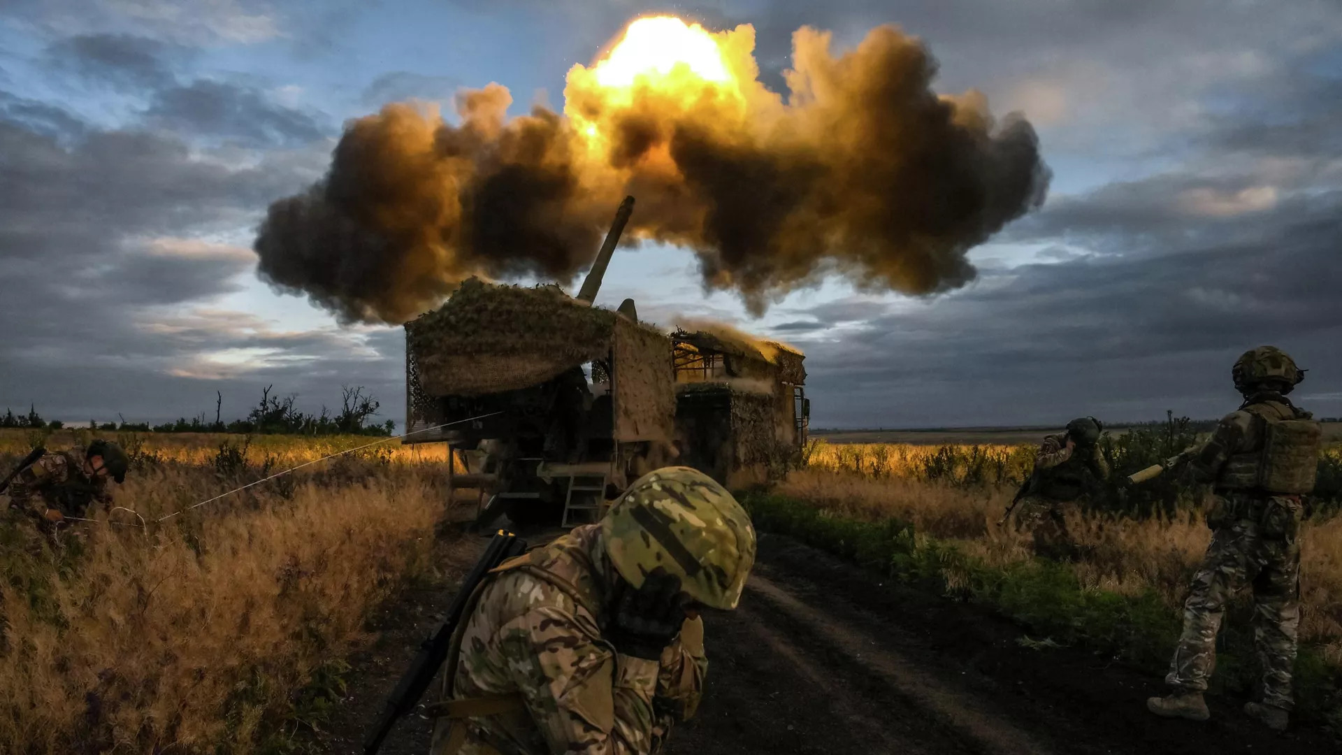 Боевая работа артиллеристов ВС РФ в зоне СВО - РИА Новости, 1920, 10.12.2025