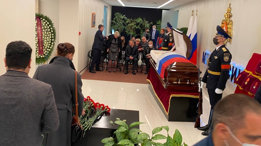 Валентина Матвиенко и Вячеслав Володин посетили церемонию прощания с Зиничевым Валентина Матвиенко и Вячеслав Володин посетили церемонию прощания с Зиничевым Общество