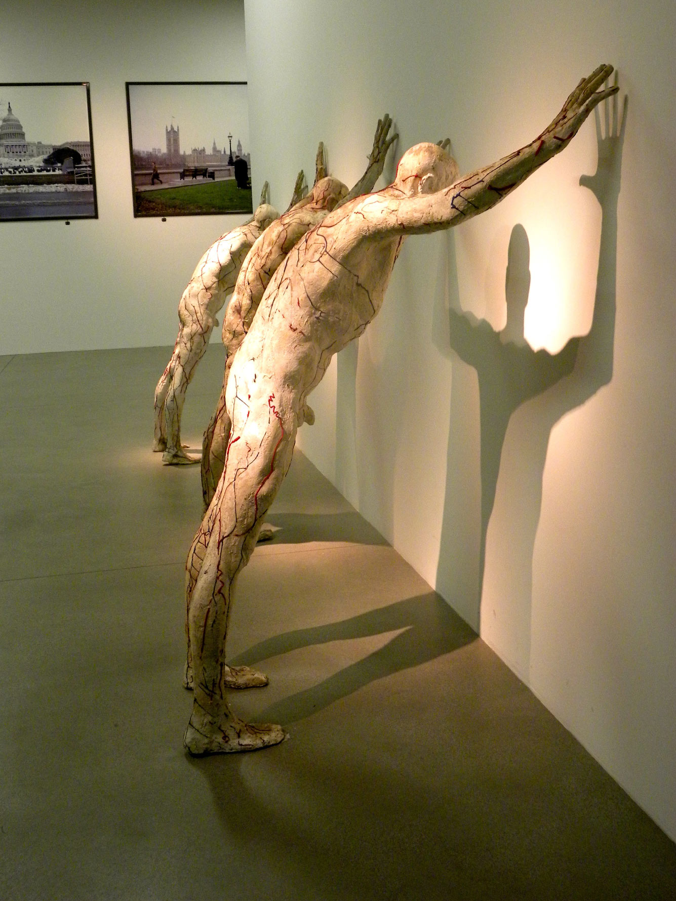 Статуи в Загребском музее современного искусства