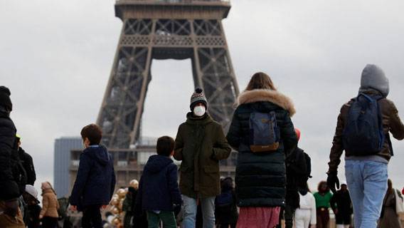На улицах Парижа снова ввели масочный режим