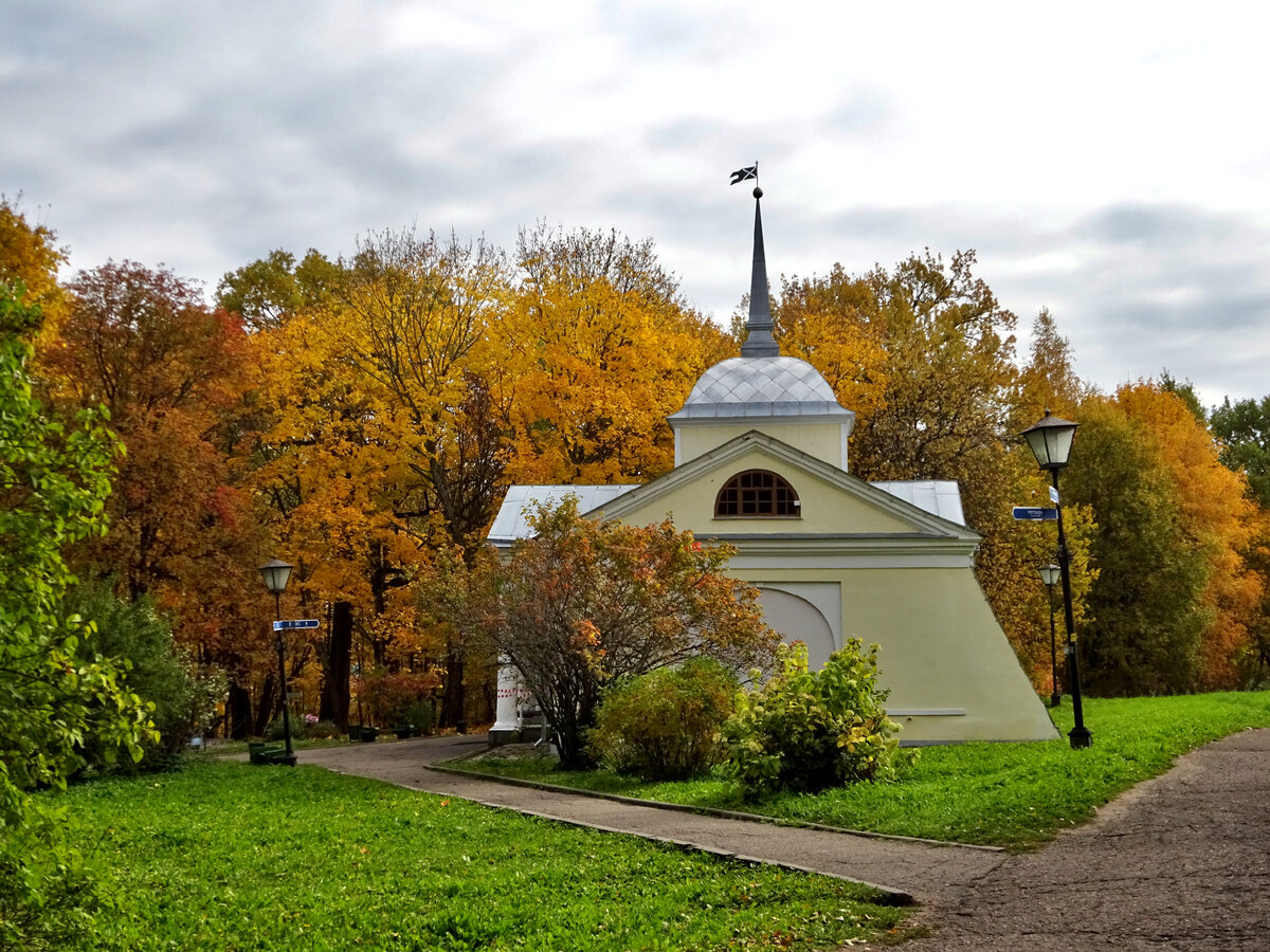 Переславль-Залесский. Ботик Петра Первого. Наш незапланированный визит туда Переславль-Залесский. Ботик Петра Первого. Наш незапланированный визит туда здесь, ничего, дорожка, видимо, Петра, здание, погулять, Петру, закрыты, официальный, просто, получилось, будет, сайта, провинциальный, перед, неблагоустроенный, почти, брать, поездкой