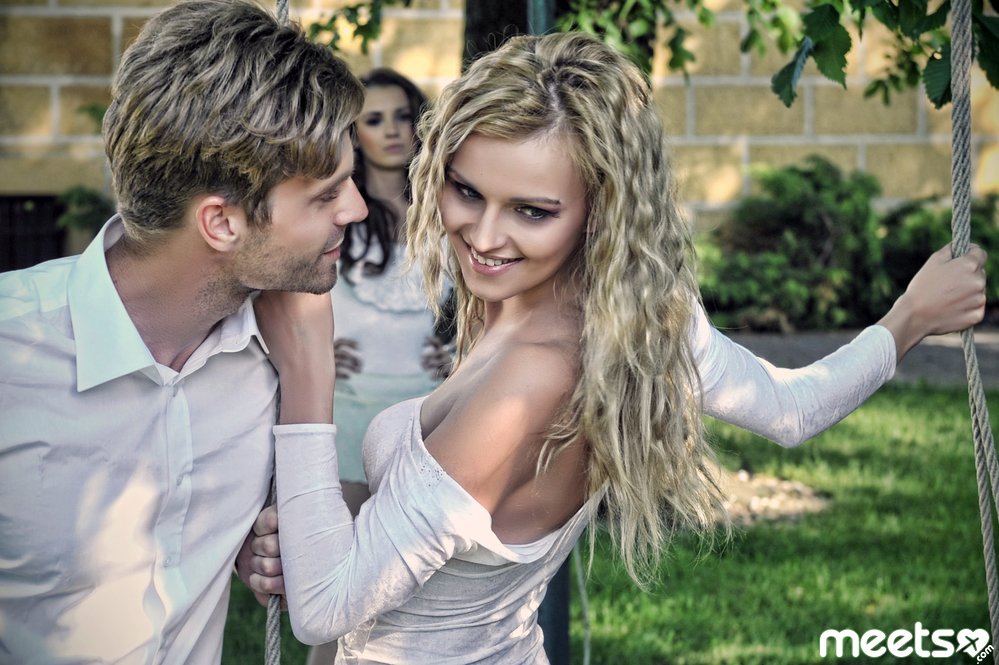 флиртовать с девушкой