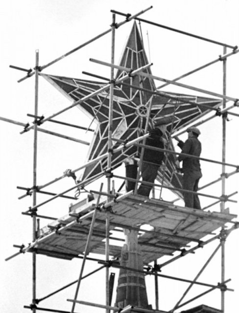 Установка рубиновой звезды на башне Кремля, Москва, 1937 год история, люди, мир, фото