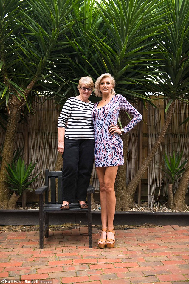 Мать двоих детей заявила, что является обладательницей самых длинных ног в мире Мать двоих детей заявила, что является обладательницей самых длинных ног в мире