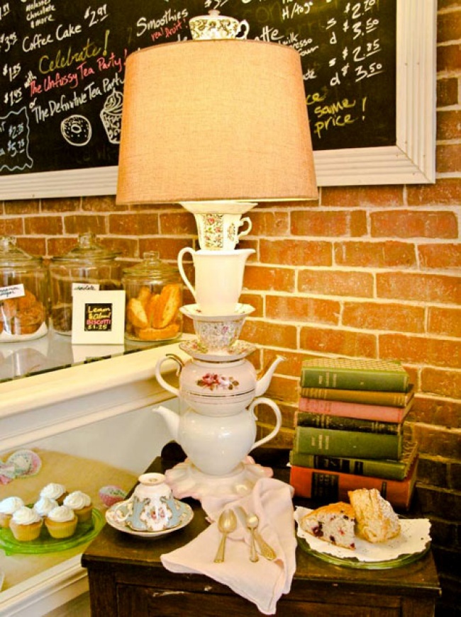 14 гениальных способов сделать из старой посуды дизайнерскую штуковину 14 гениальных способов сделать из старой посуды дизайнерскую штуковину поделки,рукоделие,самоделки,своими руками,сделай сам,умелые руки