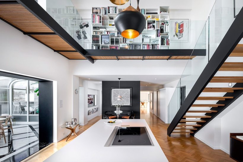 Элитное жилье: как выглядят внутри квартиры в необычном доме из бетонных блоков 