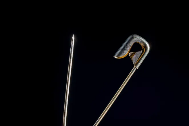 Этот предмет необходим каждому туристу. Как английская булавка может выручить в путешествии