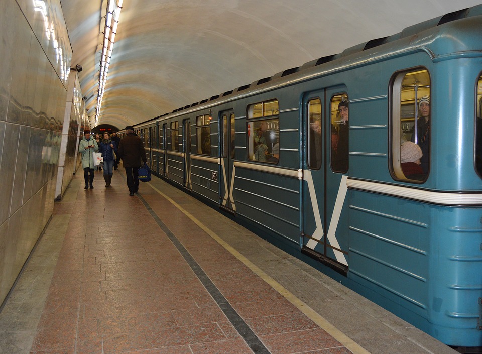 Как Валерий Леонтьев в пуховике охранника в метро на новогодний концерт добирался россия