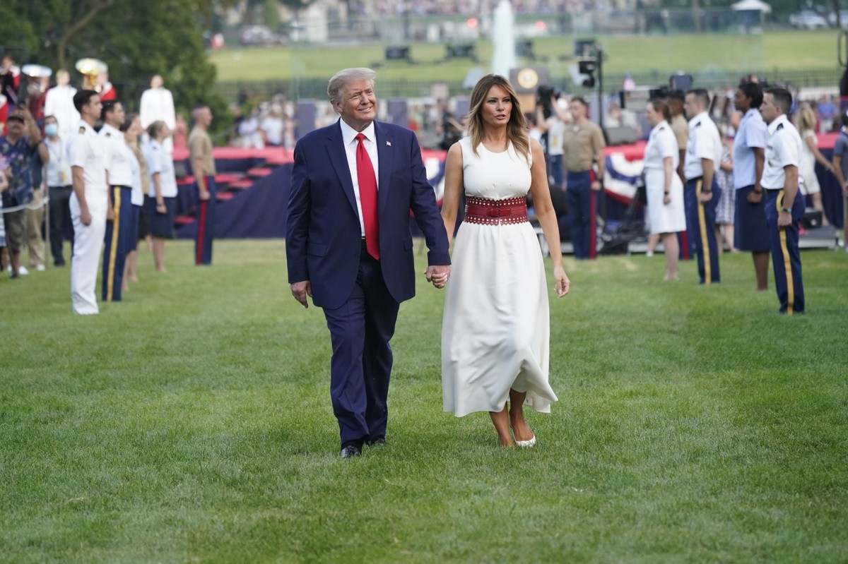 Мелания трамп в белом платье