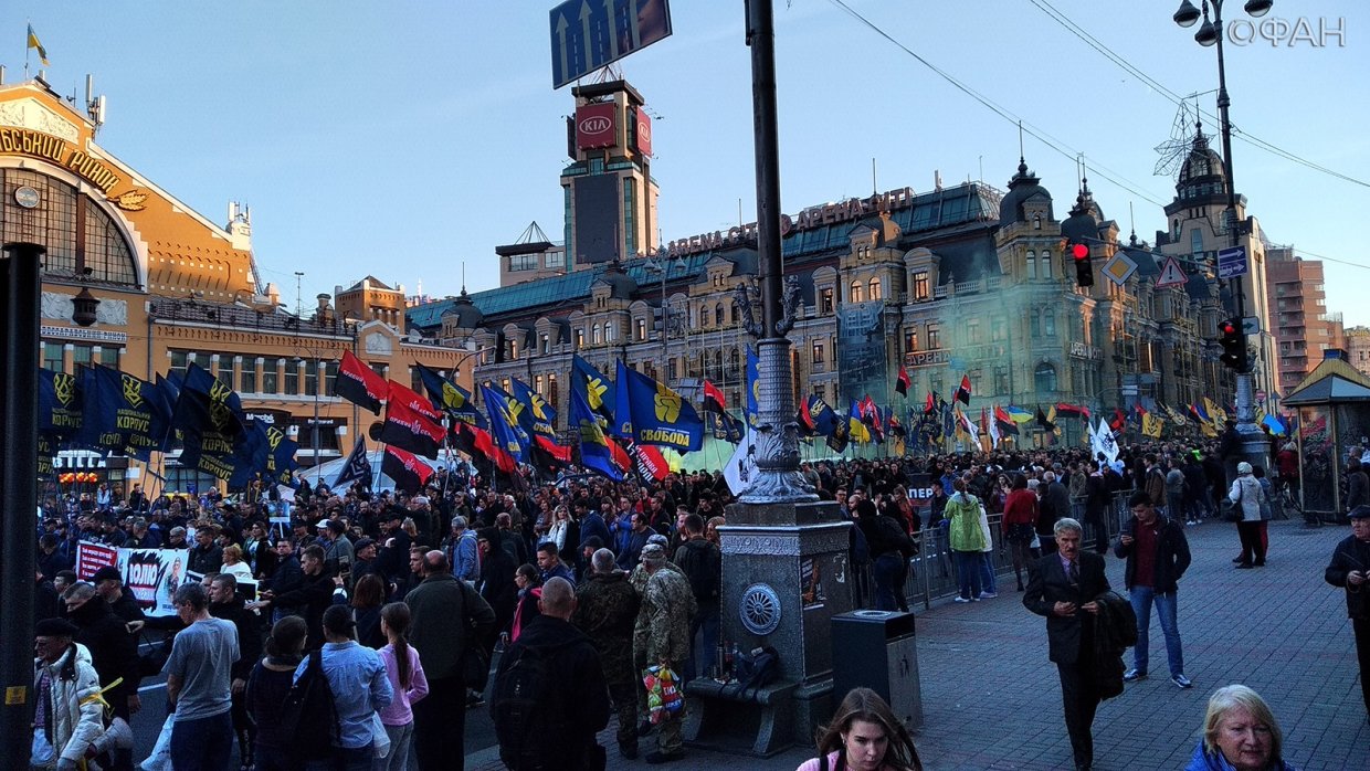 «Разом нас багато» и «Авакова на гиляку»: марш националистов в Киеве собрал более 10 тысяч человек