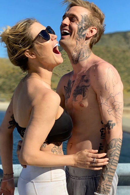 Брат Ника Картера Аарон бросил беременную возлюбленную и нашел себе новую девушку Брат Ника Картера Аарон бросил беременную возлюбленную и нашел себе новую девушку Звезды,Звездные пары