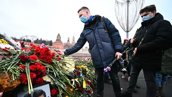 Акции памяти Немцова завершились в Москве и Петербурге Акции памяти Немцова завершились в Москве и Петербурге Лента новостей