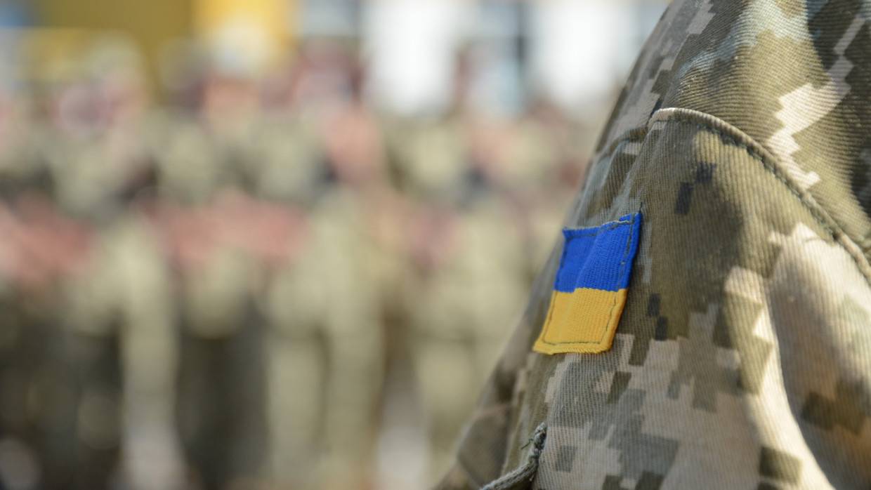 Военкор Стешин: армия может стать ключом для выхода Украины из кризиса