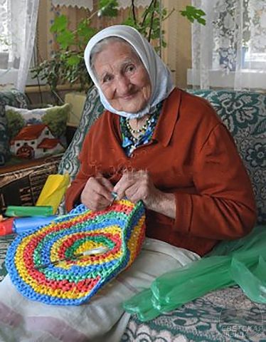 Бабуля обожает вязать, поддержим нашу рукодельницу?