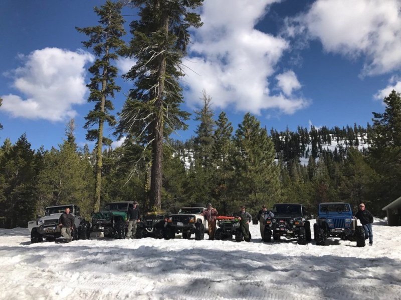 Спасение Джипа из снежного плена cherokee. спасение, jeep, авто, внедорожник, помощь, снегопад, сугроб