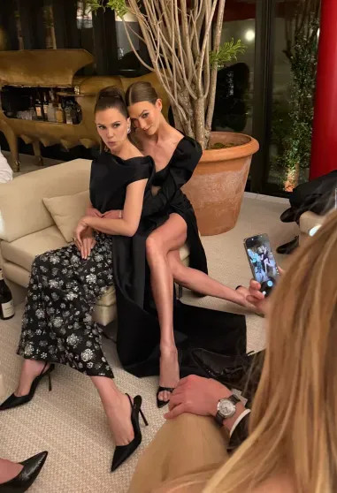 Даша Жукова посетила вечеринку Met Gala Жукова, Карли, Клосс, НьюЙорке, вышла, котором, также, КлоссДаша, селебрити, распался, которым, Ниархоса, Ставроса, миллиардера, греческого, замуж, Через, Аарона, троих, родила